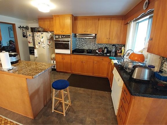 3rd image of 6042 S Wapato Lake Dr