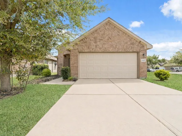 19610 Kingston Green Ln, Houston, TX 77073