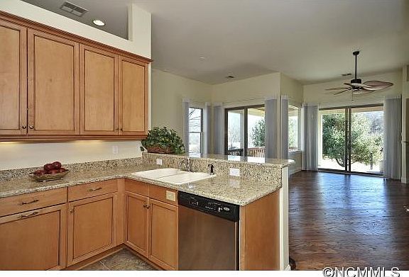 4th image of 61 Augusta Cir
