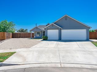 1727 W Hopkins Dr, Hanford, CA
