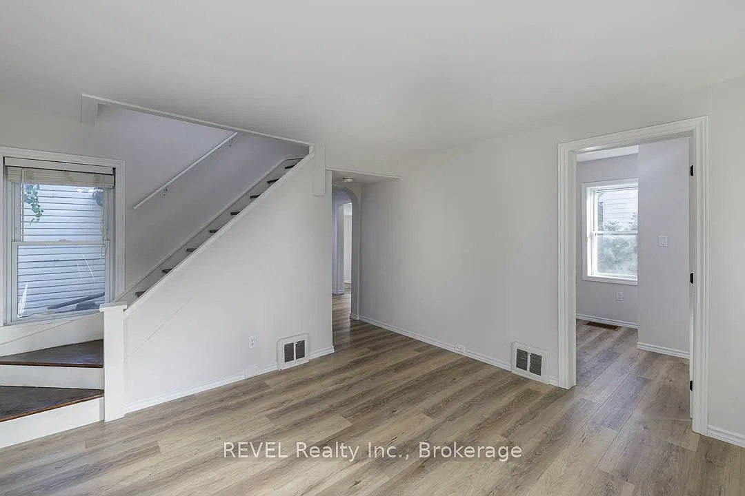 3 bed, $1,900 — Photo 4