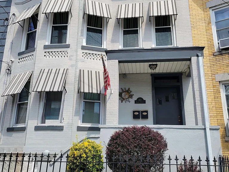 307 Henry St #2 — Photo 1