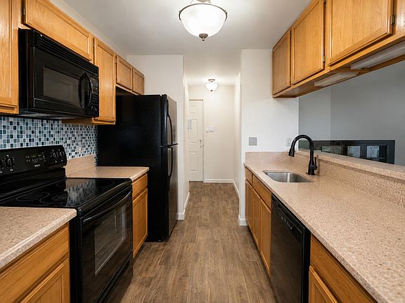 3rd image of 2061 Alice Ave APT 303