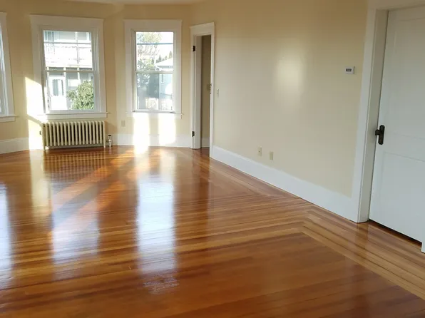 7 Middle St, West Warwick, RI 02893