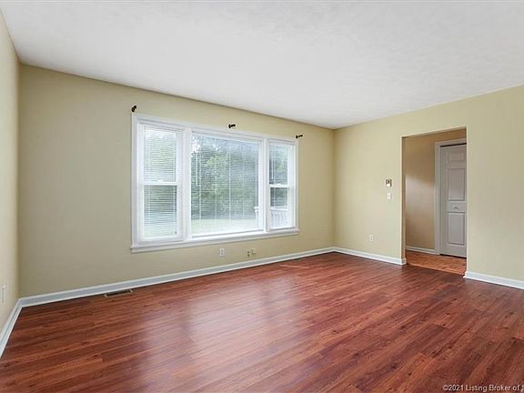 3rd image of 303 Kahl Ct