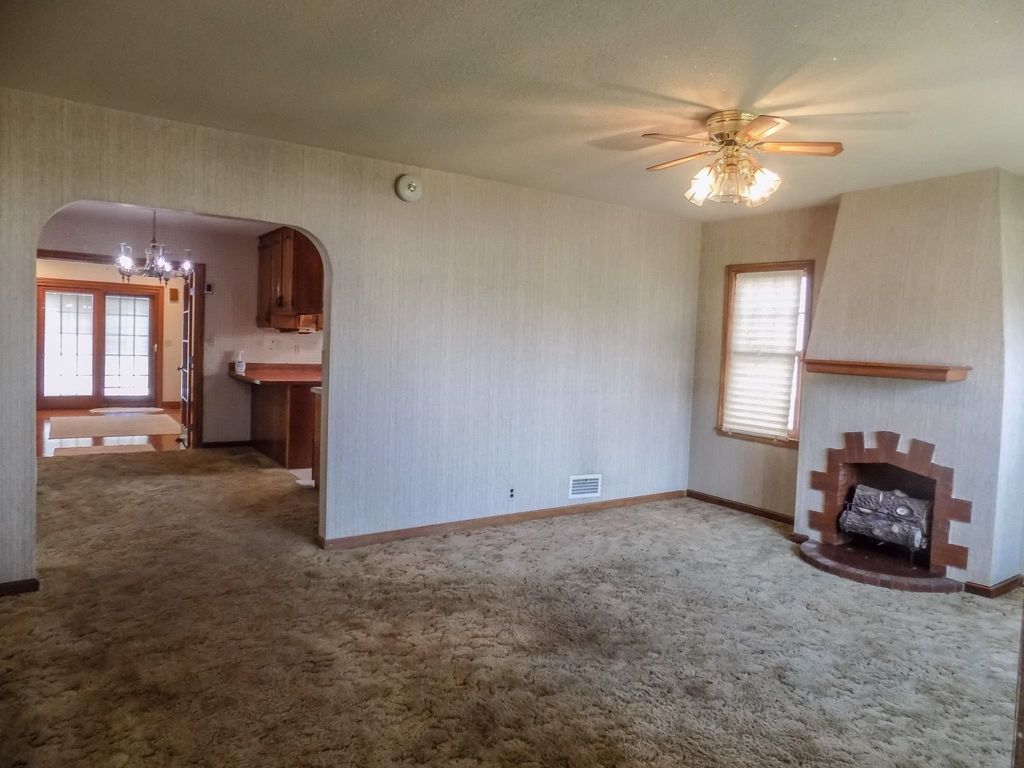 112 5th Ave, Holdrege, NE - View 2