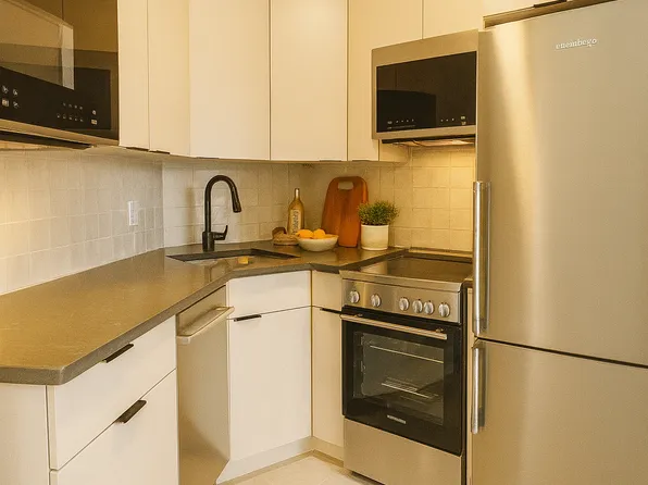 441 East 75th Street image 9 of 14