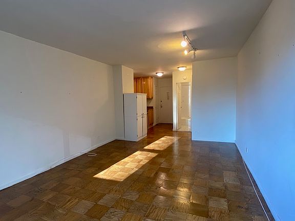 3rd image of 300 W 55th St APT 9U