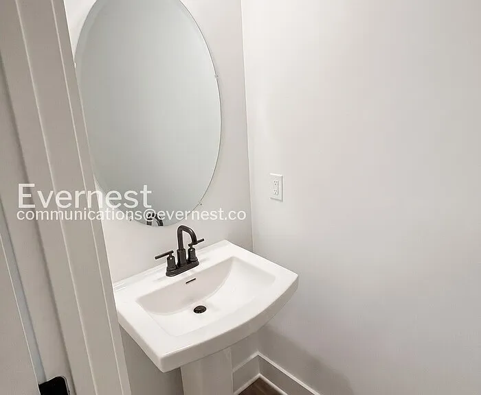 2433 E 17th St — Photo 12
