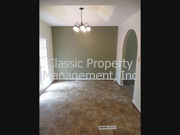 4th image of 7405 NW 76th Ter