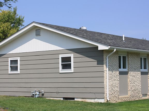 4th image of 2476 Monterey Dr