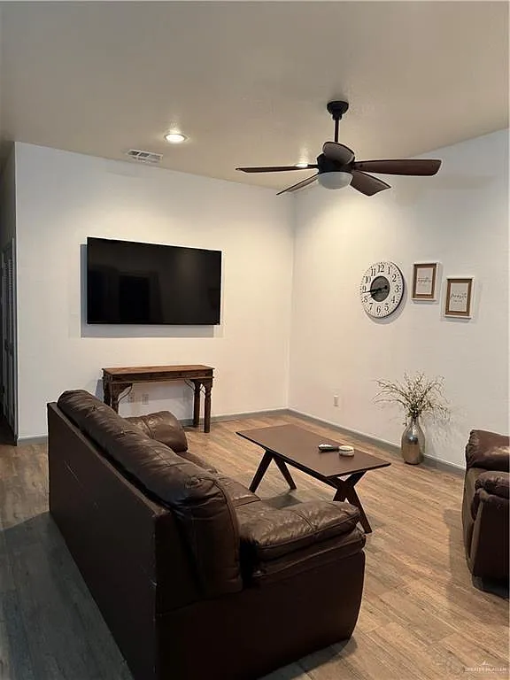 2 bed, 2.0 bath, 1114 sqft, $1,800 — Photo 4