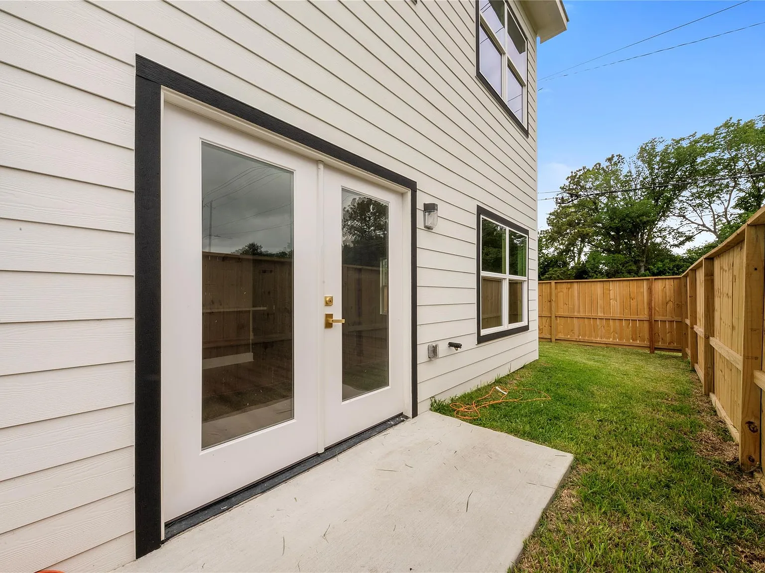 3 bed, 2.5 bath, 1500 sqft, $1,890 — Photo 4