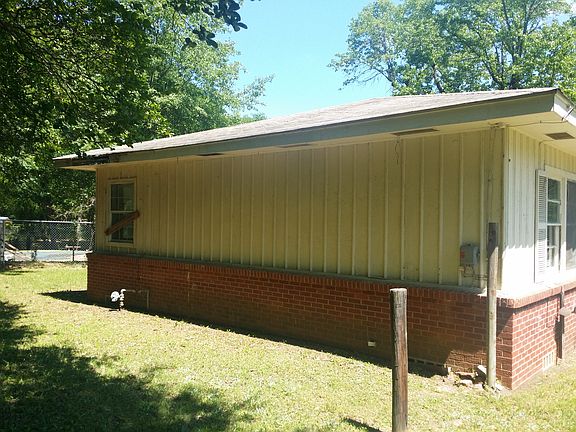 3rd image of 815 Harmon Dr