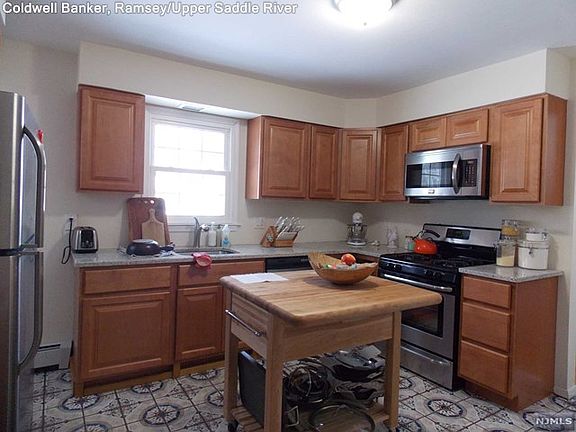 5th image of 5 Pickwick Ln