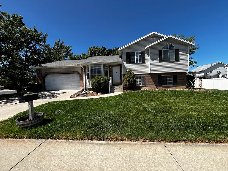 Clean home in a great neighborhood!