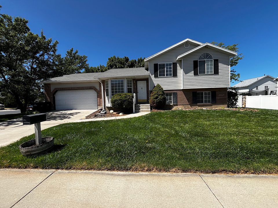 Clean home in a great neighborhood!