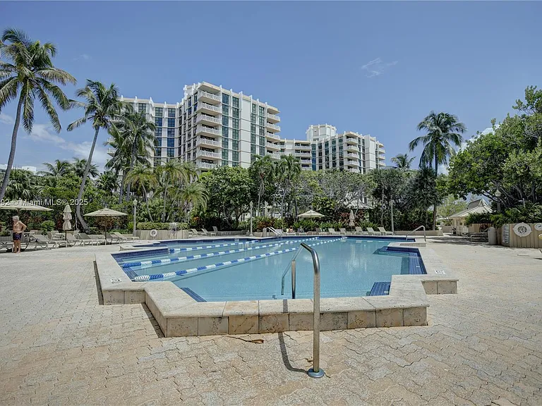 1121 Crandon Blvd #D608 — Photo 34