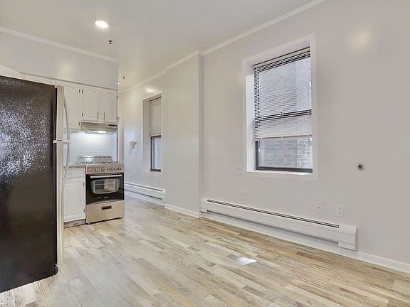 3rd image of 6311 Dewey Ave APT 15