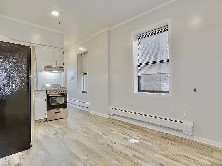 6311 Dewey Ave #15 — Photo 3