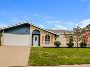 305 Pebblebrook St, Arlington, TX 76014