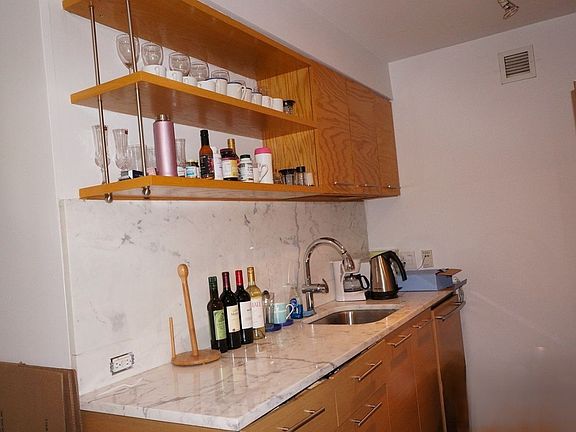 4th image of 100 W 39th St APT 42J