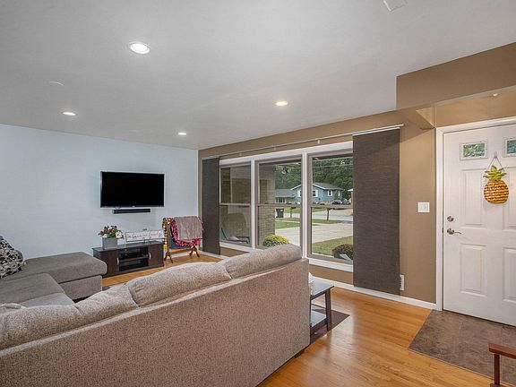 4th image of 4757 Poinsettia Ave SE