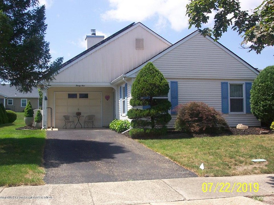 1st image of 21 Buckingham Drive N