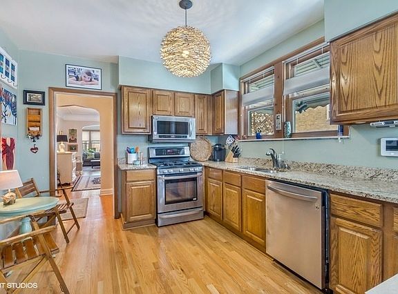 5th image of 6526 W Palatine Ave