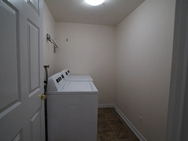 237 Auburn Dr — Photo 14