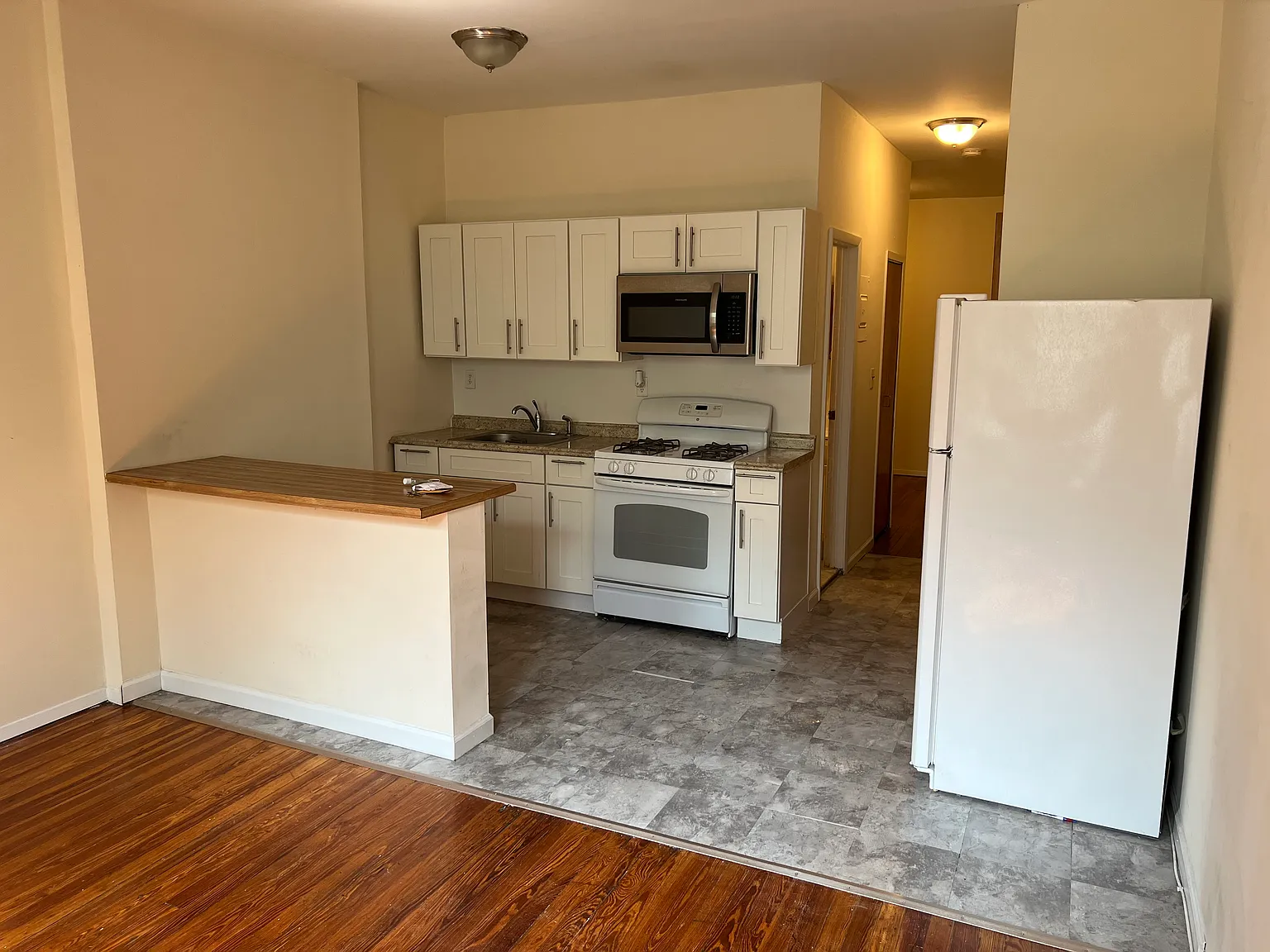 2 bed, 750 sqft, $3,450 — Photo 1