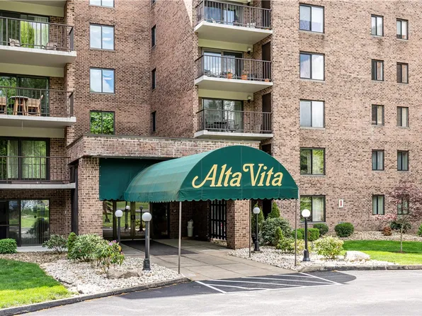 3 Alta Vita Dr APT 403, Greensburg, PA 15601