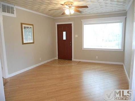 3rd image of 1233 Chapman Dr