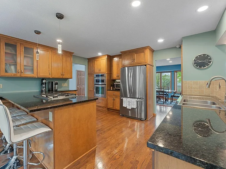 5498 Maple Ridge Ct — Photo 4