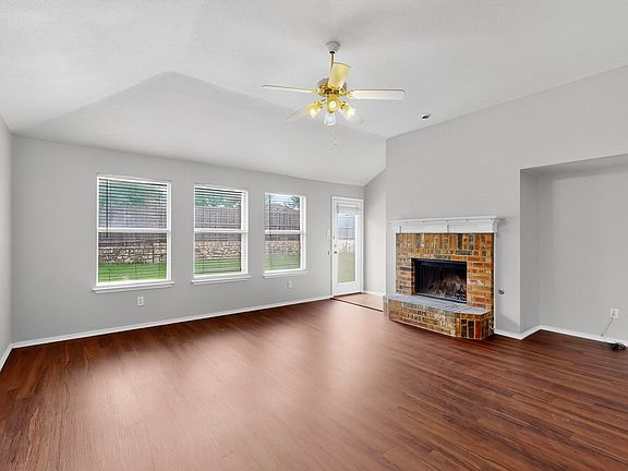 3rd image of 1115 Buckingham Dr