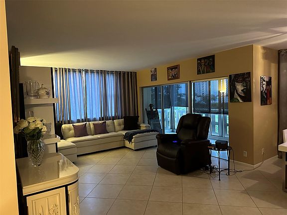 4th image of 4330 Hillcrest Drive #411
