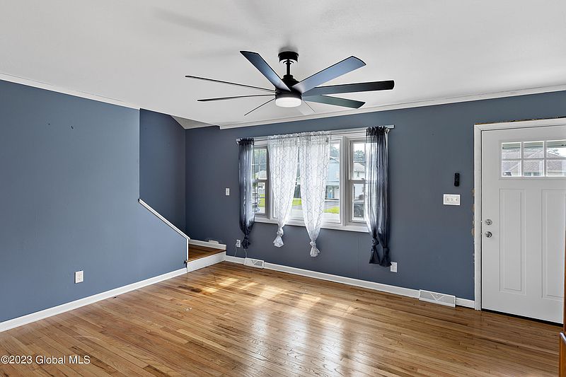 5th image of 225 Mercer Avenue