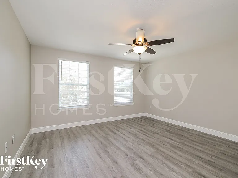 421 Finley Ave — Photo 7
