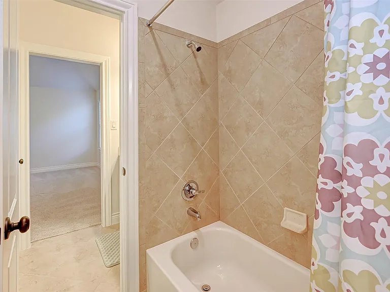 4006 Misty Waters Ln — Photo 31