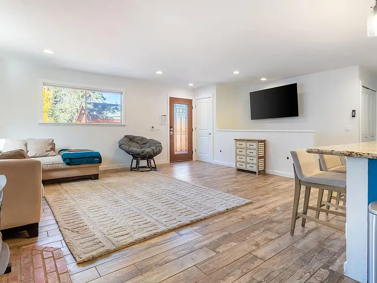 10990 Palisades Dr — Photo 4
