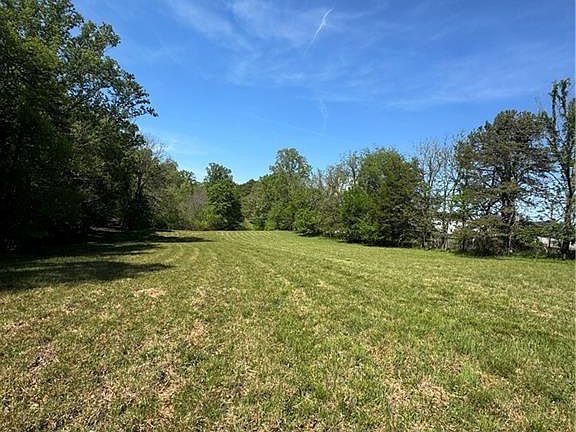 3rd image of 1011 Hauser Rd