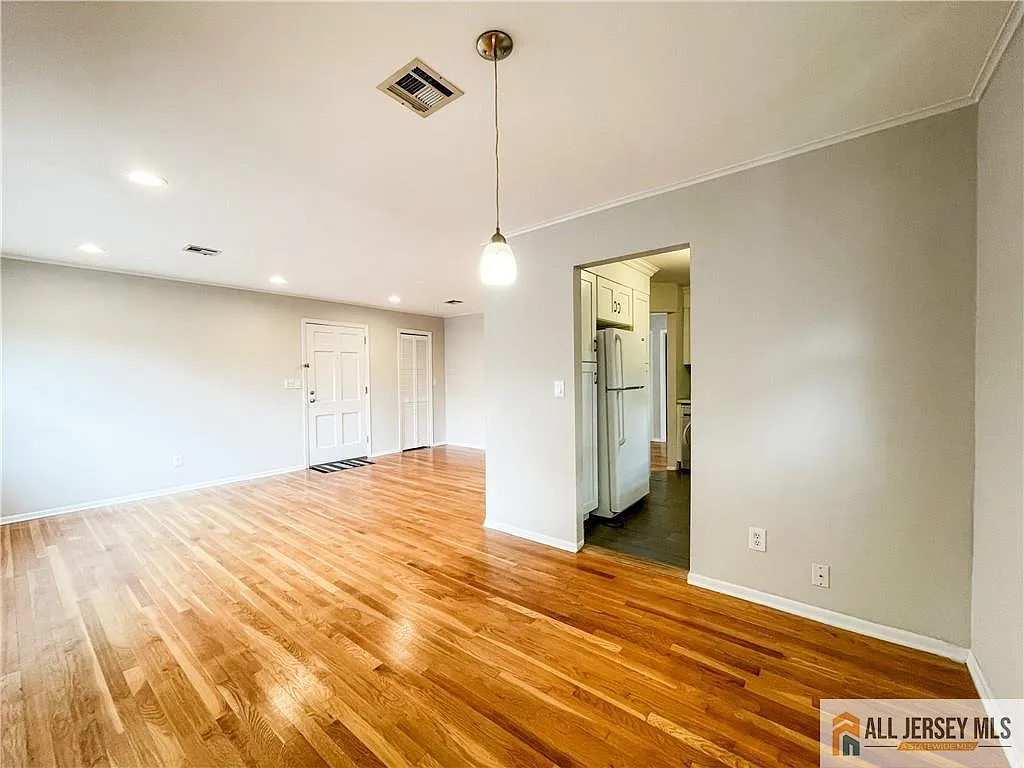 2 bed, 1.0 bath, $2,300 — Photo 4