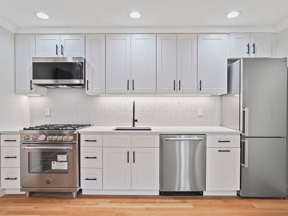 1st image of 1 Cambridge Pl #1