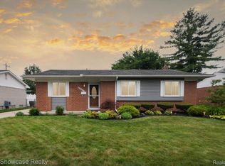 15033 Marsha St, Livonia, MI 48154
