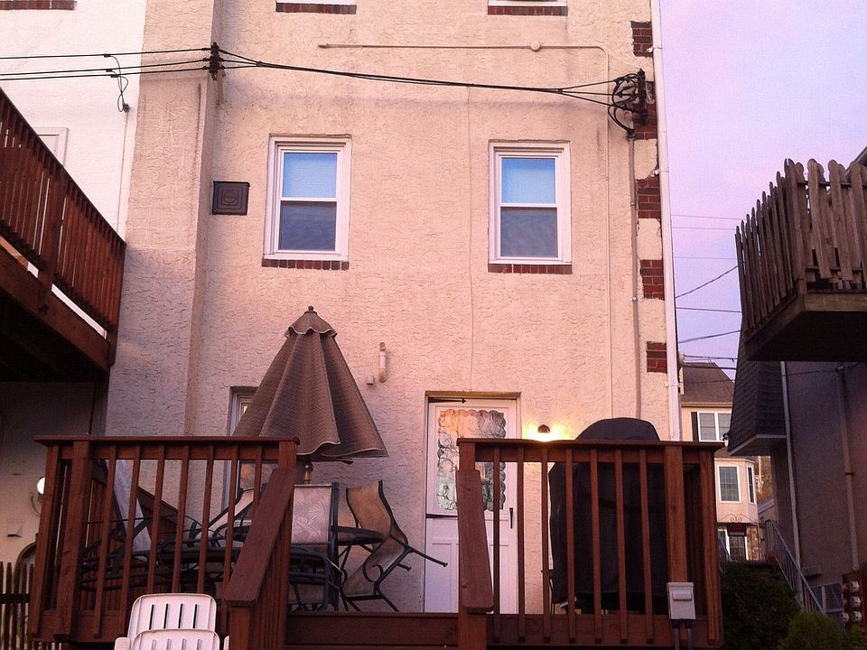 2nd image of 221 W 3rd Ave