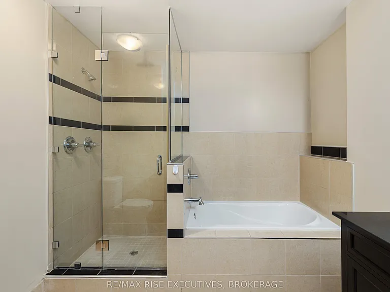 539 Armstrong Rd #516 — Photo 30