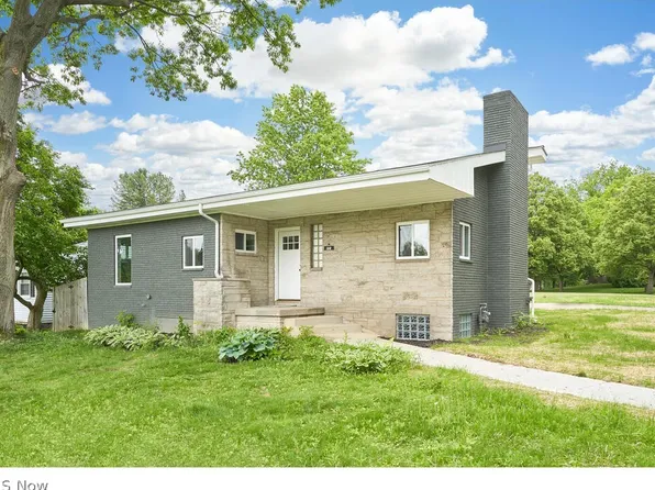 180 Hall Dr, Wadsworth, OH 44281
