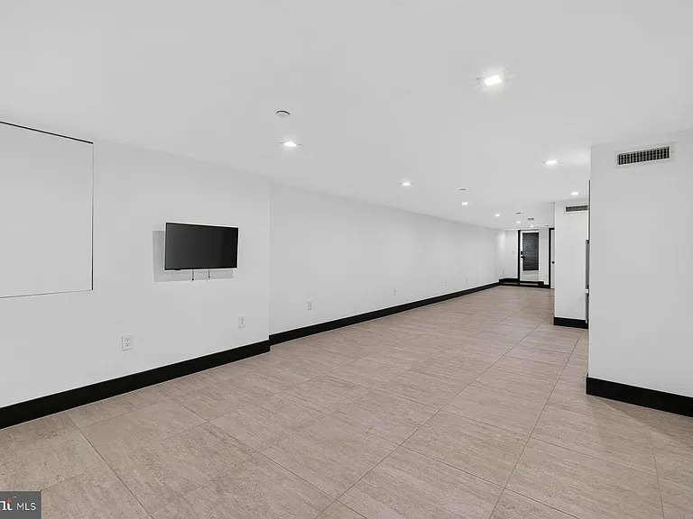 1513 Vermont Ave NW #BASEMENT — Photo 2