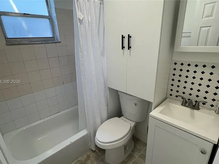 1043 NW 2nd St #9 — Photo 14