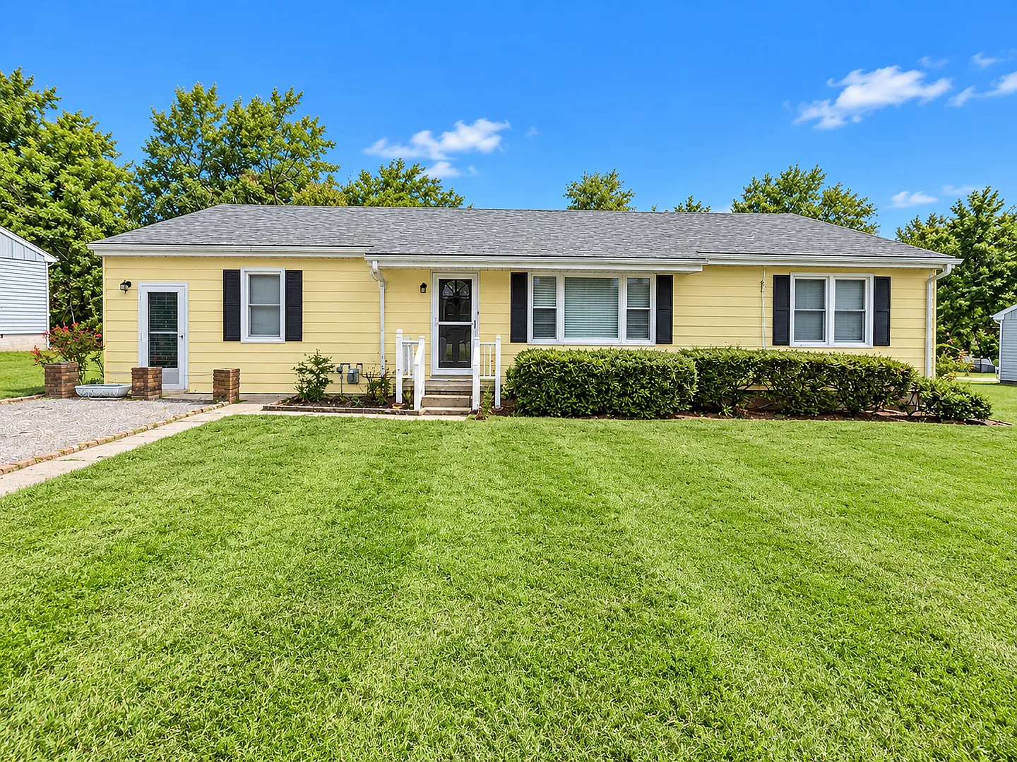 Nice Home For Rent — Photo 1